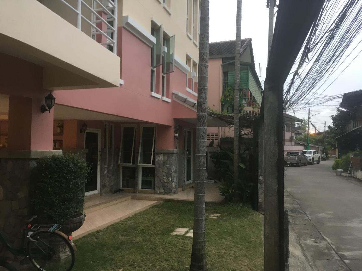 Triple Palms House Hotell Chiang Mai Exteriör bild