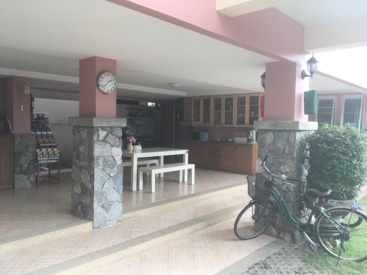 Triple Palms House Hotell Chiang Mai Exteriör bild