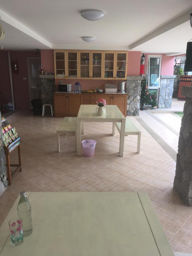 Triple Palms House Hotell Chiang Mai Exteriör bild