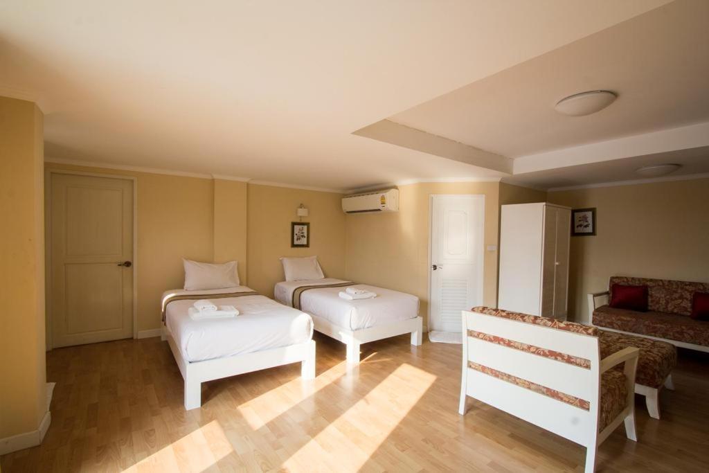 Triple Palms House Hotell Chiang Mai Exteriör bild
