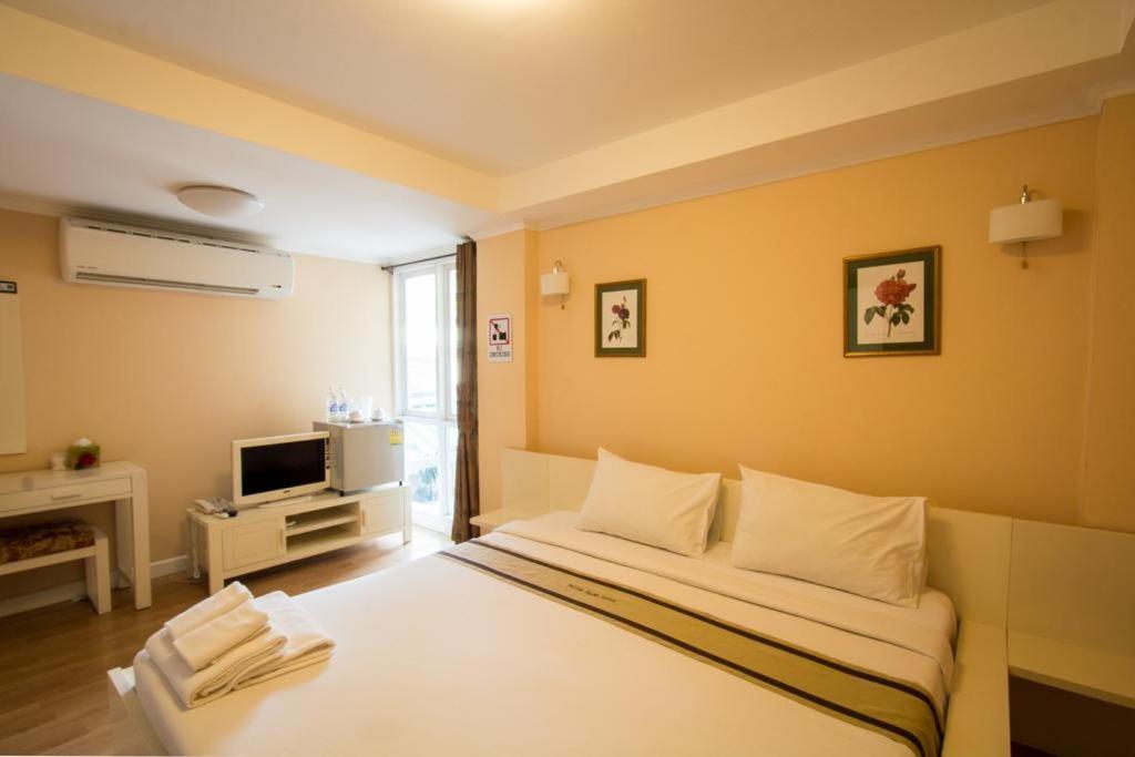 Triple Palms House Hotell Chiang Mai Exteriör bild